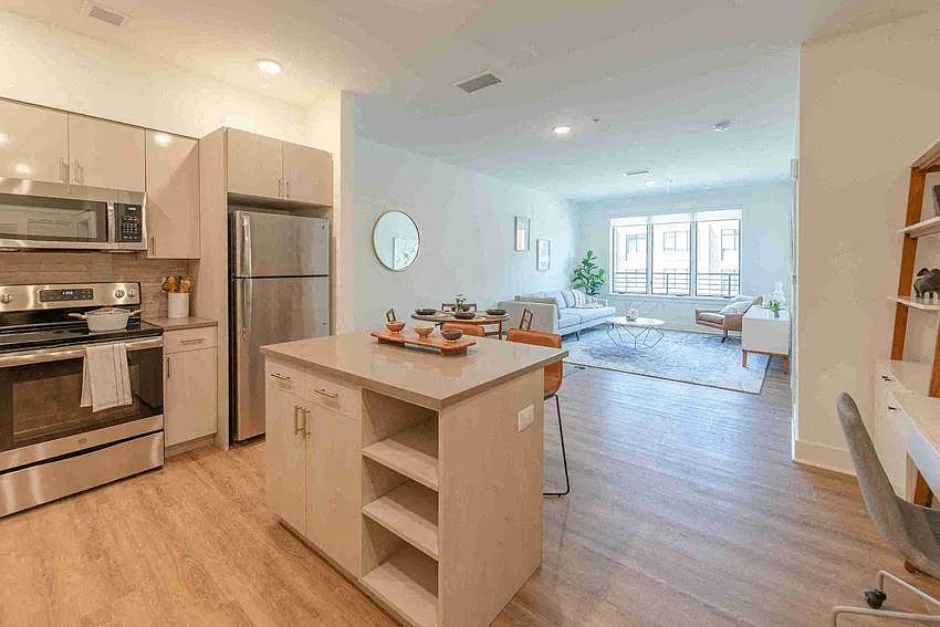 1 bed, 820 sqft, $2,610 — Photo 2