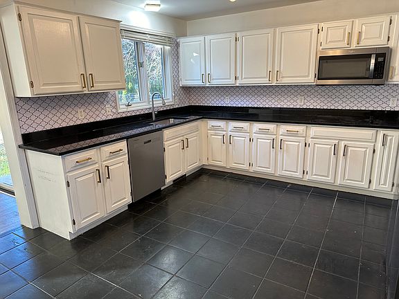 4th image of 48737 Cross Creek Dr