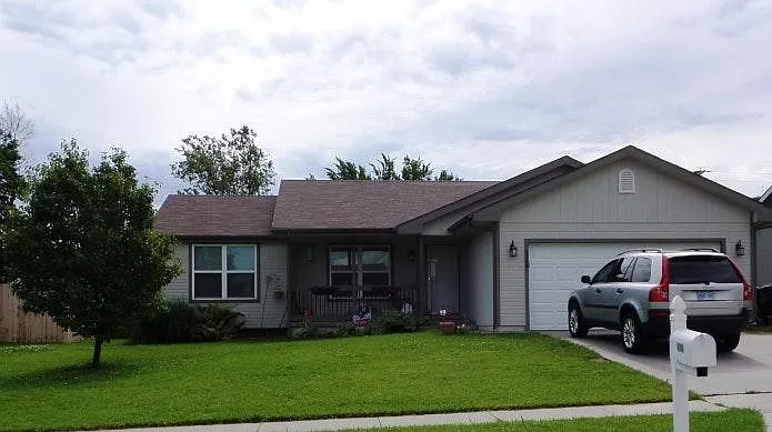 4304 SE Chisolm Rd — Photo 1
