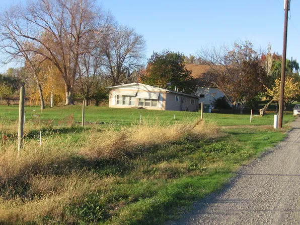 30 Loomis Rd, Prosser, WA 99350