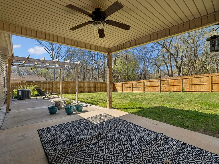 833 Lutz Ln — Photo 24
