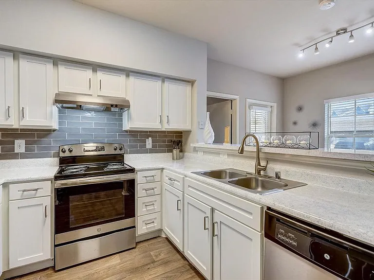 Southpoint Villas — Photo 7