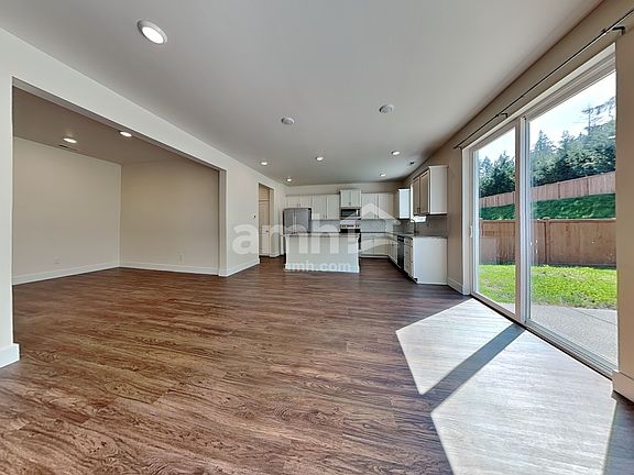 5th image of 1431 92nd Way SE