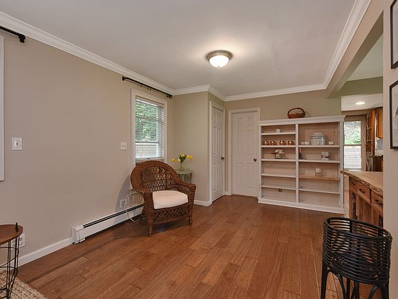 5th image of 8 Harrison Dr