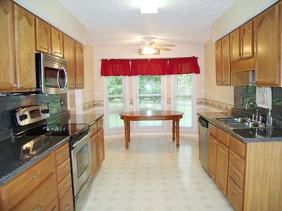 Kitchen w/Bay Window