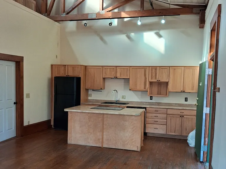 572 Mulberry St — Photo 11
