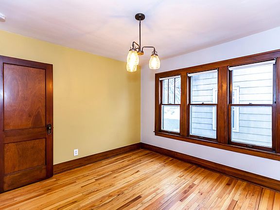 4th image of 913 W Liberty St #2