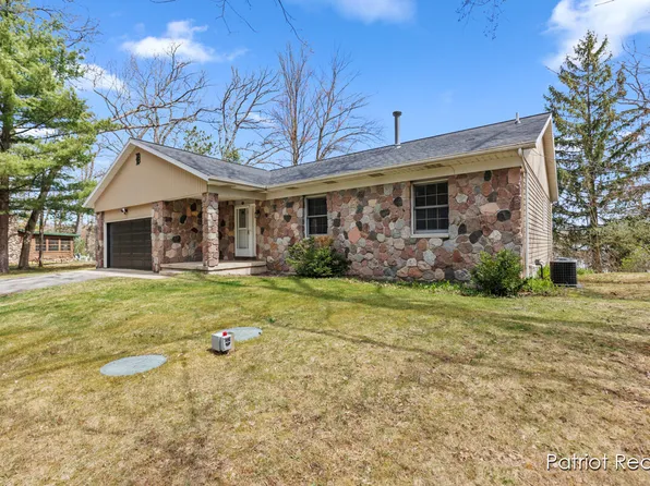 8914 Pear Ave, Newaygo, MI 49337