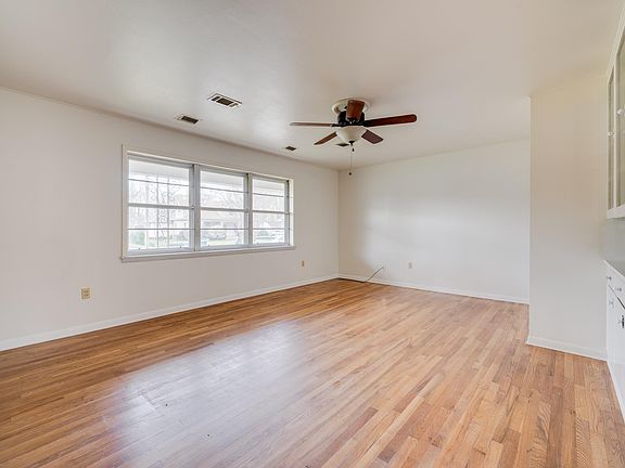 2nd image of 820 Ash St