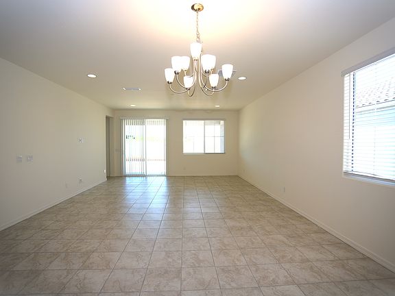 4th image of 1135 E Meadowbrook Dr
