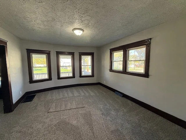 3 bed, 1202 sqft, $1,300 — Photo 4