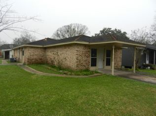501 Cemetery Rd, Clute, TX 77531
