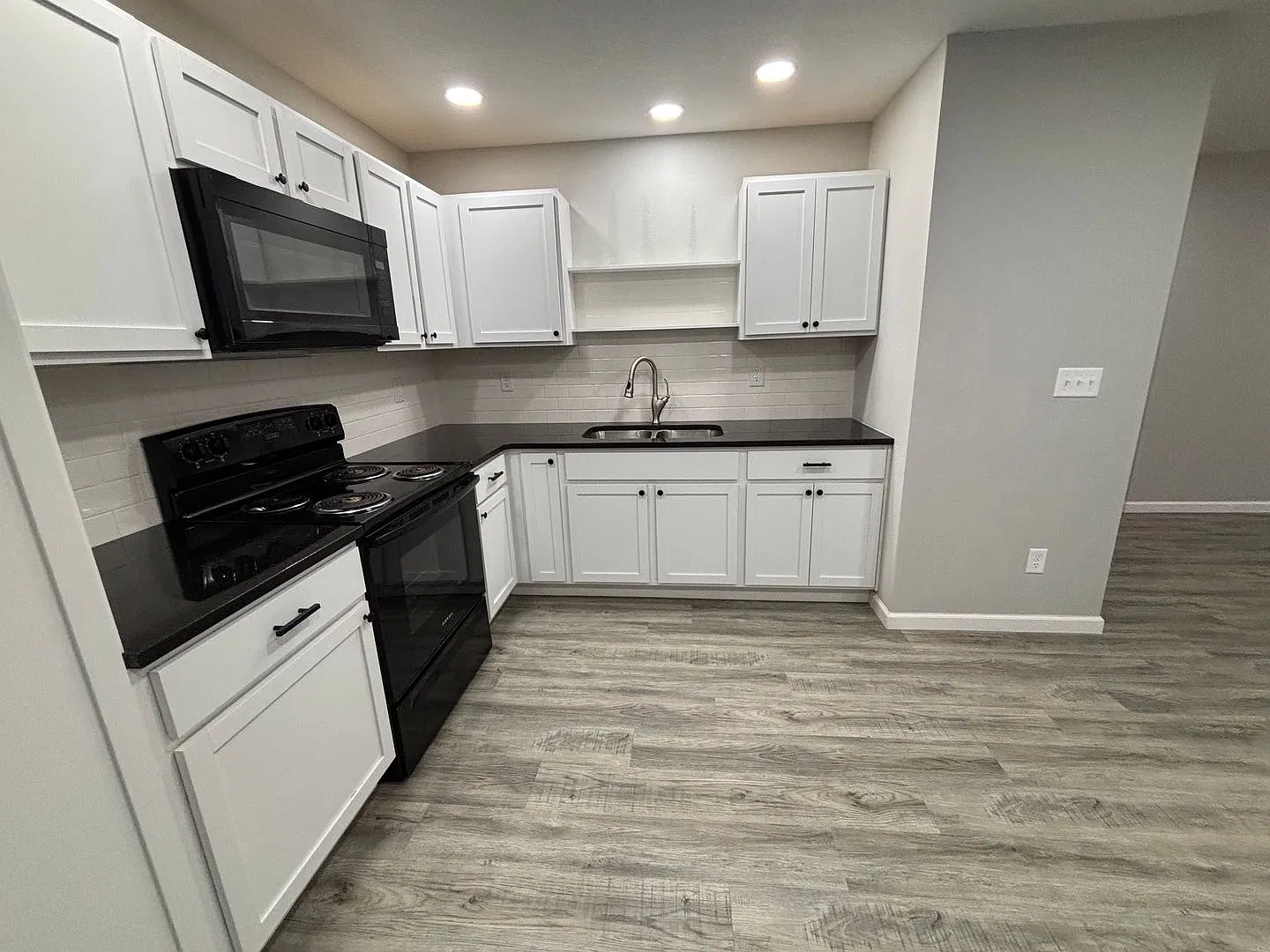 303 Grant Court — Photo 4