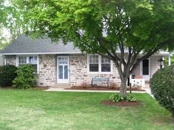 418 Stuart Ln photo 1