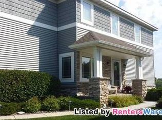 2711 Spy Glass Dr, Chaska, MN 55318