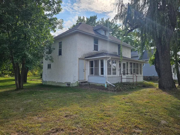6371 Cedar St, North Branch, MN 55056