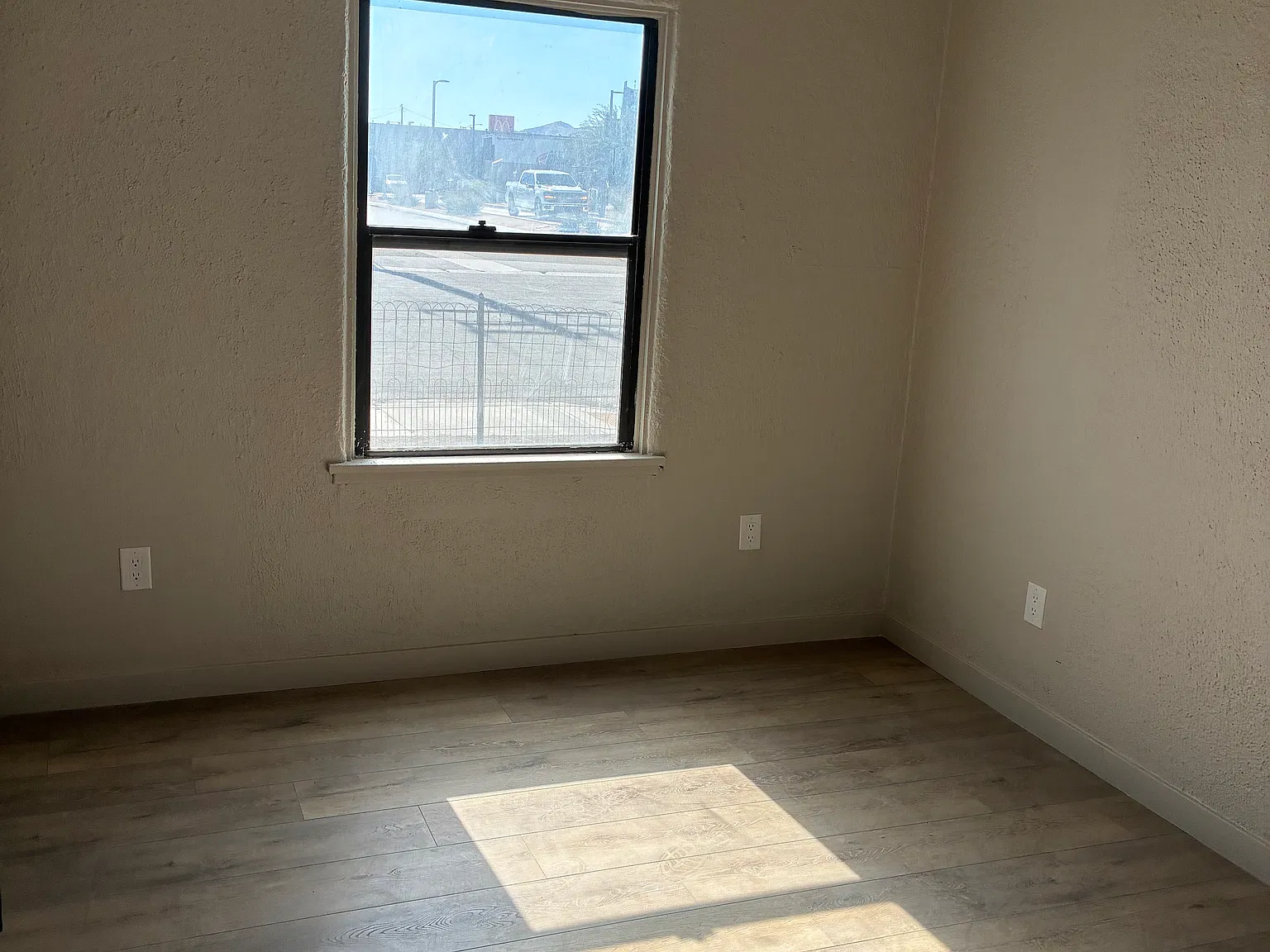 2 bed, 600 sqft, $1,350 — Photo 4