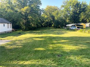 3009 Steele Rd, Kansas City, KS 66106