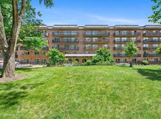 8025 Woodglen Ln APT 306, Downers Grove, IL 60516