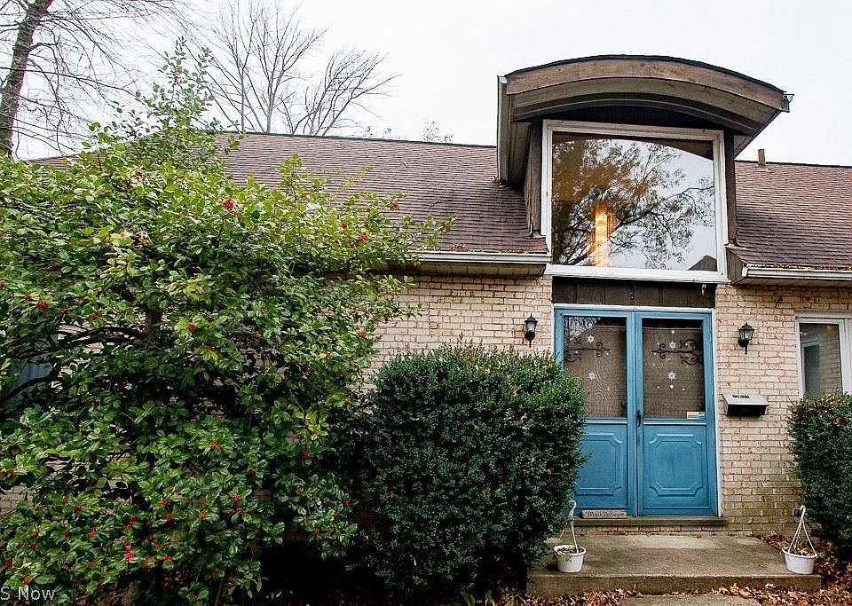 1st image of 25527 Edgecliff Dr
