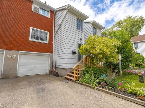 643 Albert St #2, Waterloo, ON N2L 3V5