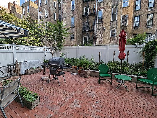 2nd image of 526 E 85th St APT 1D