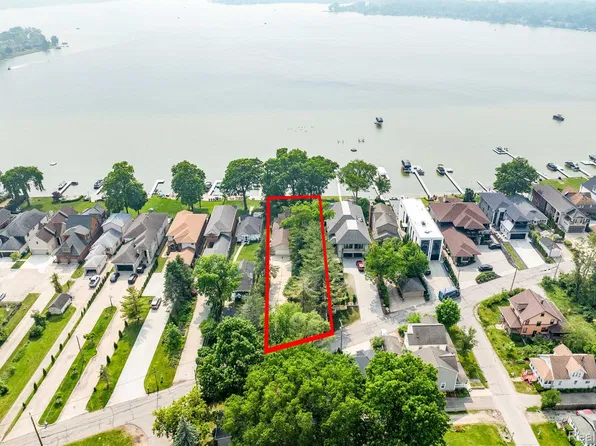 1870 Cass Lake Front Rd, Keego Harbor, MI 48320