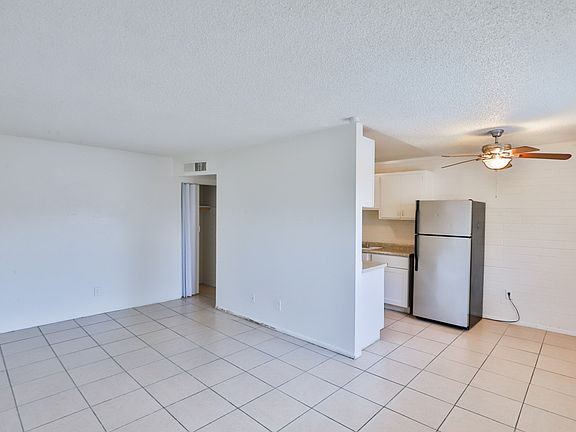 4th image of 513 W 9th Pl APT B