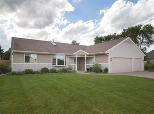 7467 Rolling Meadows Dr, Kalamazoo, MI 49009