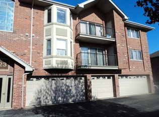 6223 W 94th St APT 2SE, Oak Lawn, IL 60453