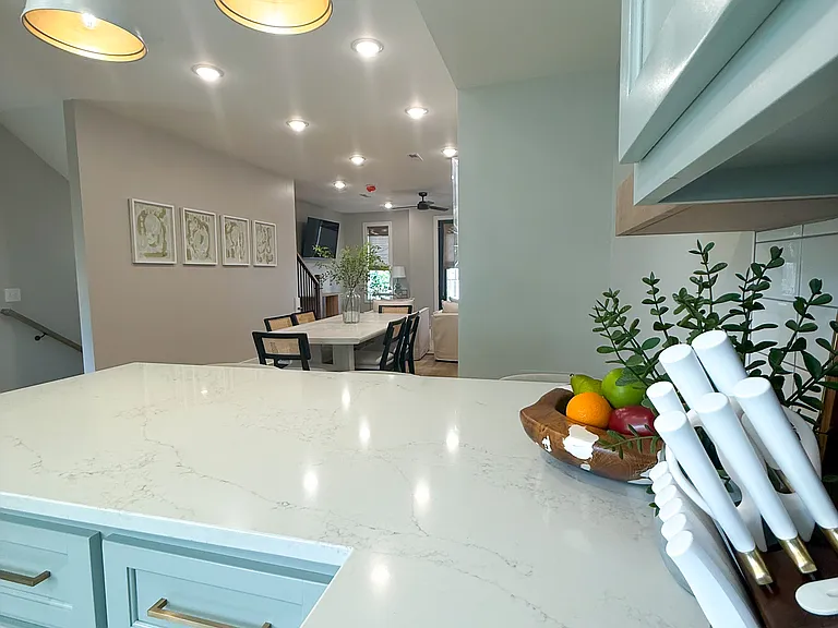 512 Mobile St — Photo 6