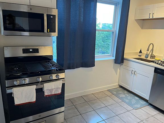 4th image of 1441 N Ashland Ave APT 3F