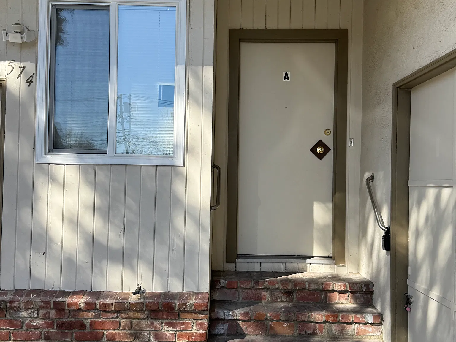 2 bed, 1.5 bath, 882 sqft, $3,100 — Photo 2