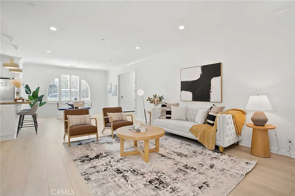 3 bed, 1979 sqft, $6,000 — Photo 1