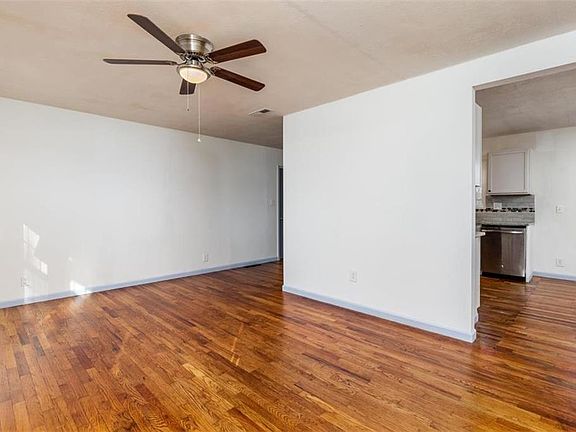 5th image of 719 N 80th Ter