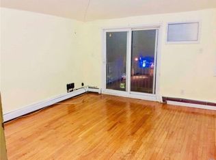 9050 198th St, Hollis, NY 11423