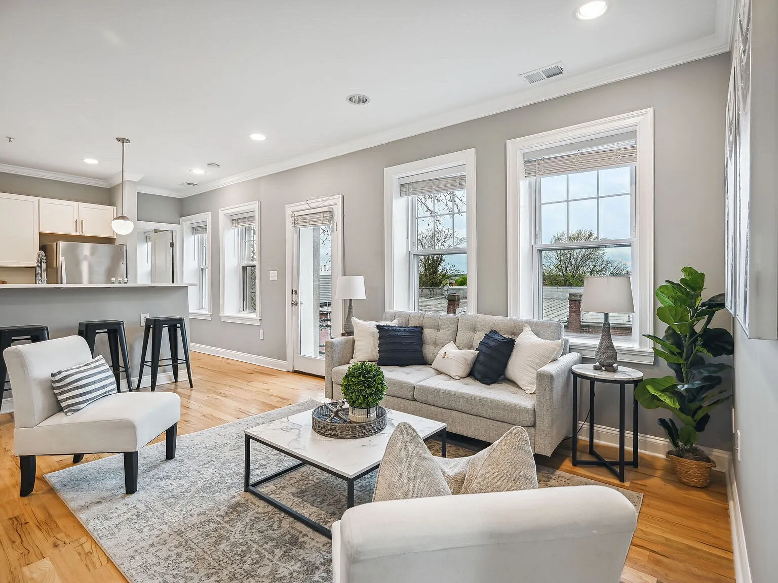 2 bed, 740 sqft, $2,850 — Photo 1