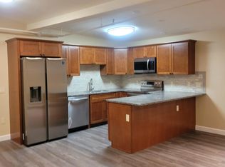 185 Summer St APT 9, Auburn, ME 04210