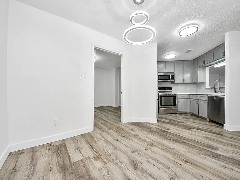 11627 Bowlan Ln — Photo 7