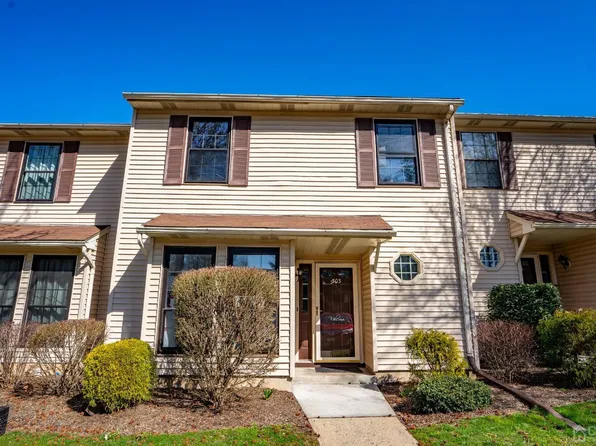 303 Timber Oaks Rd, Edison, NJ 08820