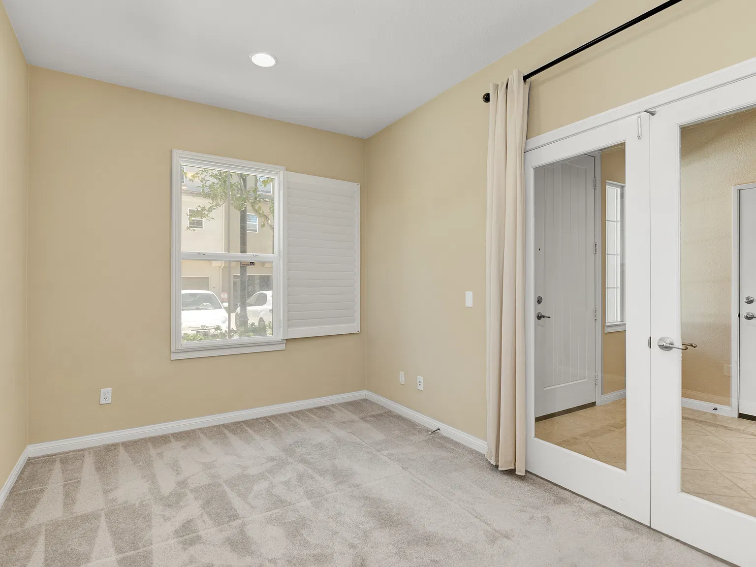 3 bed, 3.5 bath, 1498 sqft, $3,800 — Photo 2