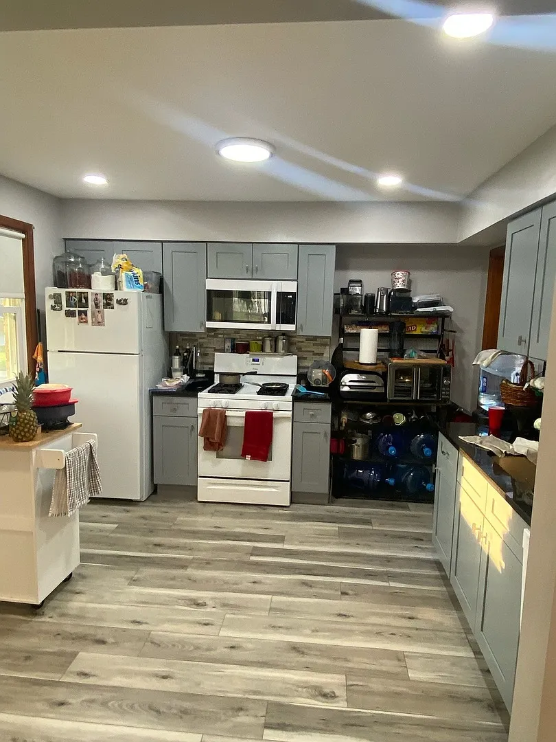 3 bed, 1140 sqft, $2,900 — Photo 4