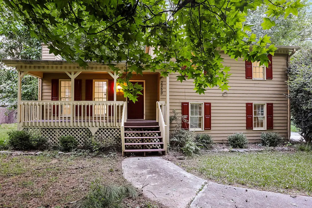 3 bed, 2.0 bath, 1946 sqft, $1,930 — Photo 1