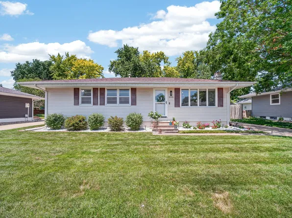 285 Gray Ave, Waukee, IA 50263