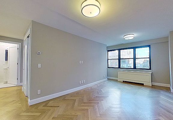 3rd image of 160 E 88th St APT 8A