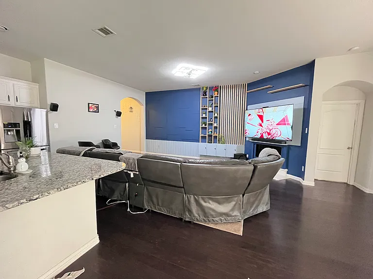 1416 Heather Ln — Photo 3