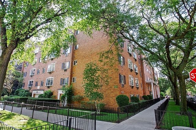 1st image of 3825 N Pine Grove Ave APT 404