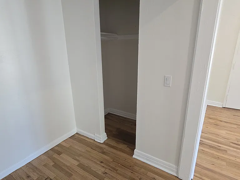 DE MILLE MANOR — Photo 32