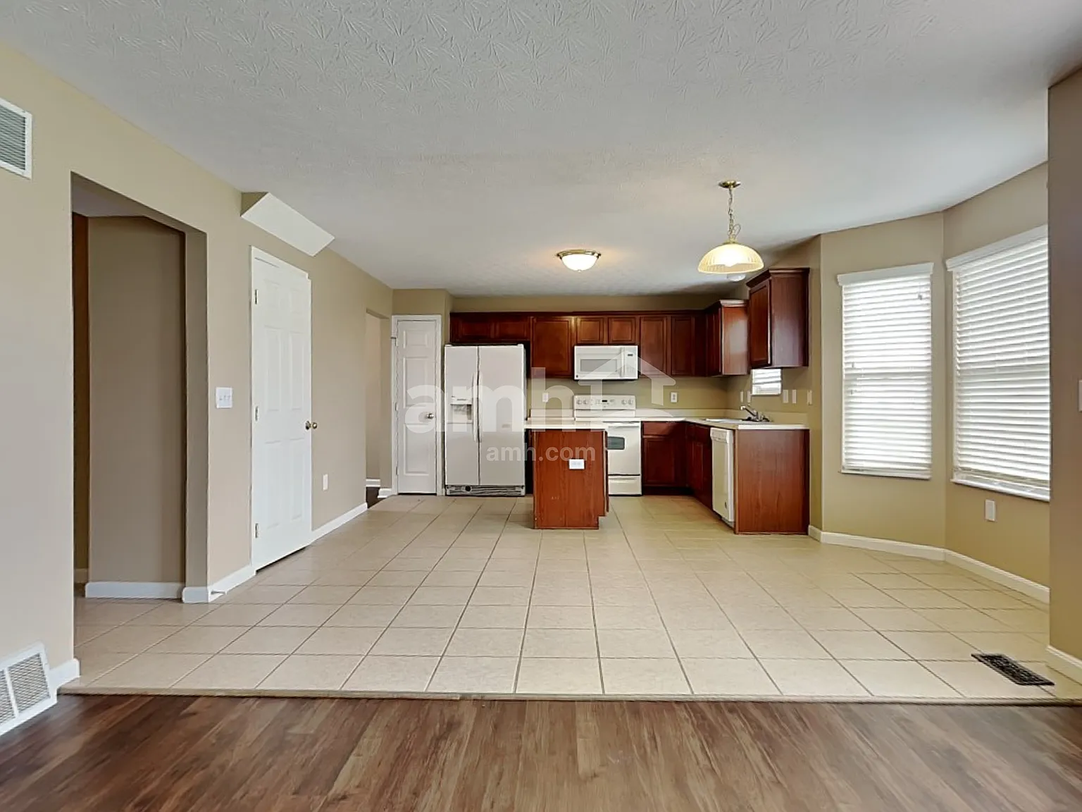 4 bed, 2.5 bath, 1888 sqft, $2,445 — Photo 4
