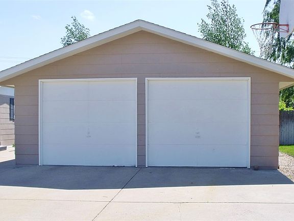 5th image of 2449 Craig Ave